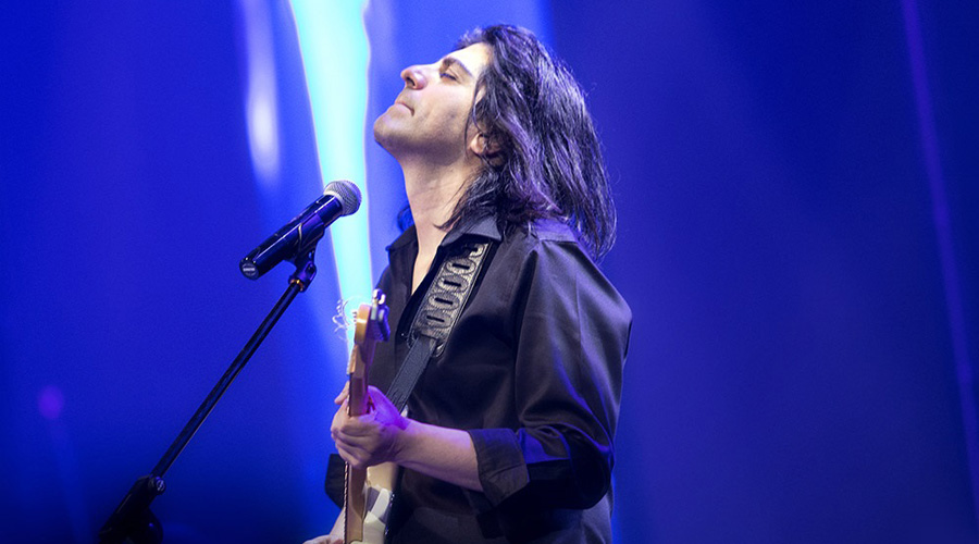 سرگذشت کاوه یغمایی: گیتار هیرو