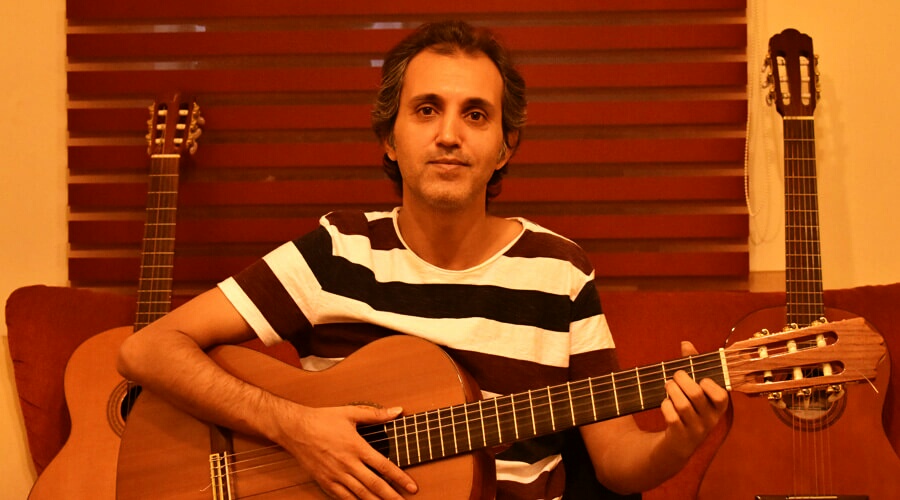 گفتگو با مسعود برآبادی: چگونه در نواختن گیتار پیشرفت کنیم؟