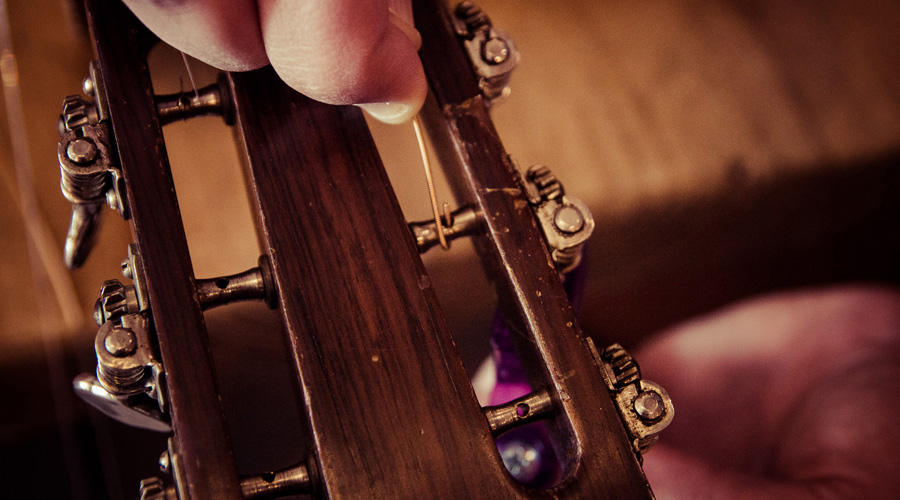 آموزش تعویض سیم گیتار کلاسیک