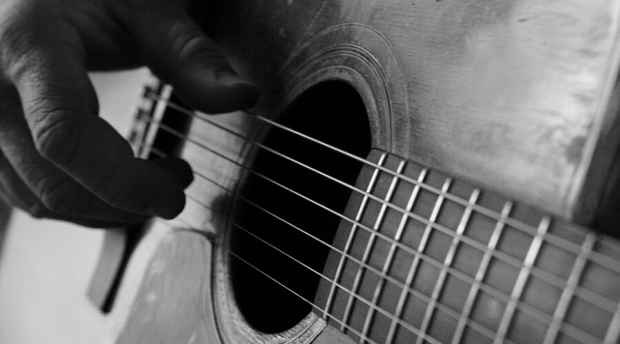 ساختار آهنگ: بررسی نت‌های ملودی، هارمونی و بیس در آهنگ‌های گیتار